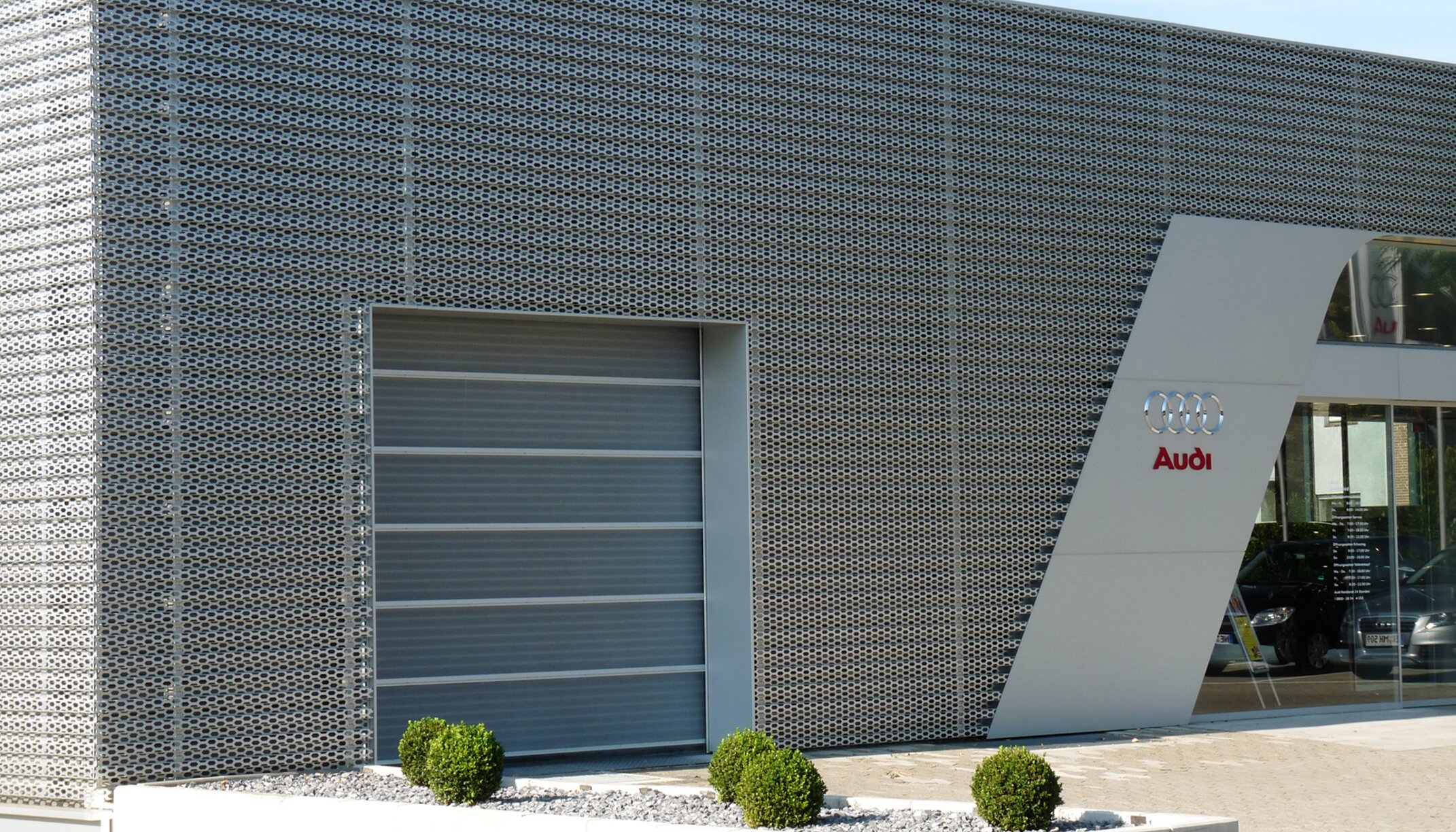 Detail view "Audizentrum"; ambitious individual facade