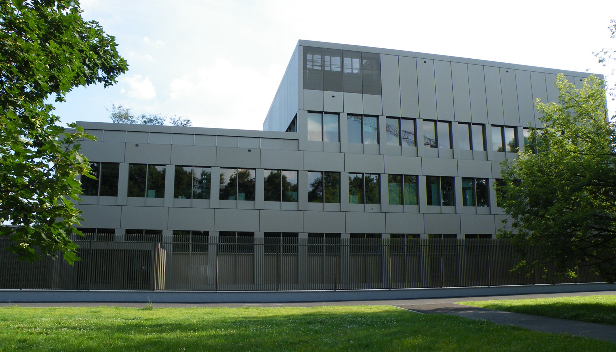 Detailview "Britische Botschaft Warschau"; advanced aluminum facade design 