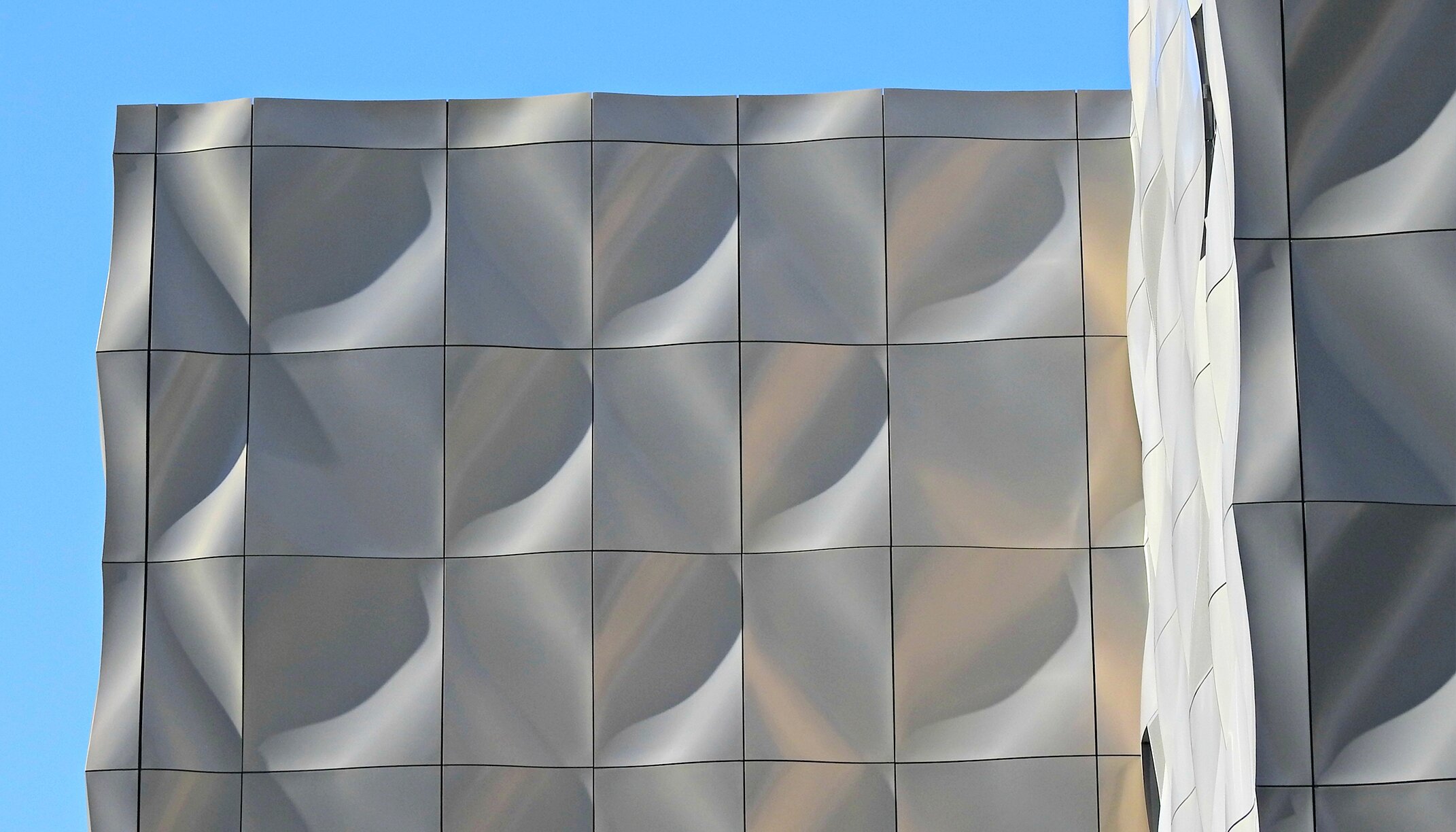 "Heron Quay Pavilion"; back ventilated rainscreen facade by POHL