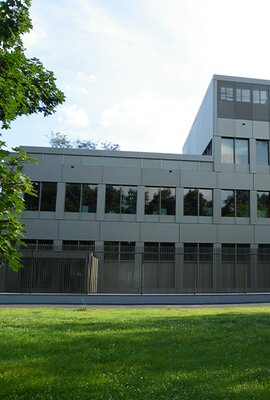 Portraitview "Britische Botschaft Warschau"; premium individual aluminum facade cladding