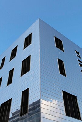 "Forschungszentrum Caeser"; clever stainless steel facade panels | © Manos Meisen Fotografie