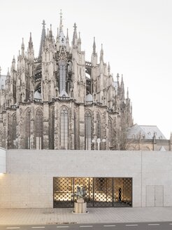 Project image "Baptisterium Cologne"; Brass facade | © Brigida González