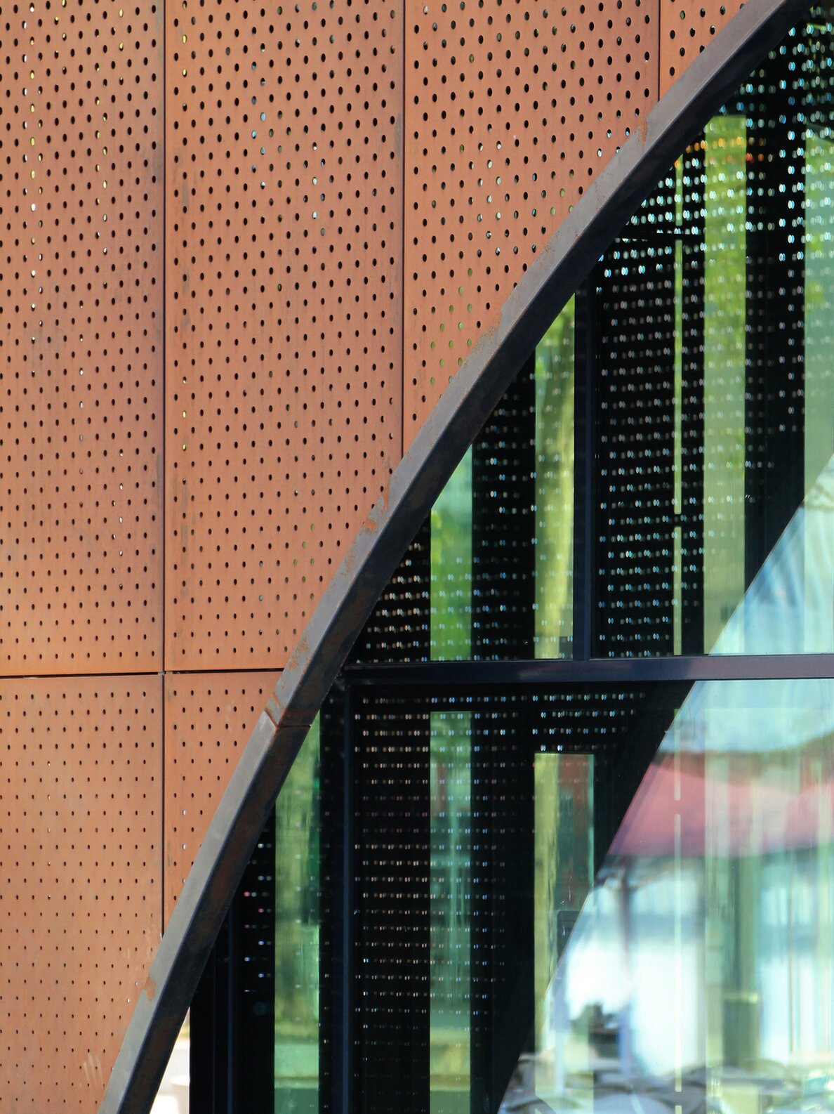 "Gastropavellion Düsseldorf"; weathering steel facade with a POHL Phoenix surface | © POHL Metal Systems GmbH