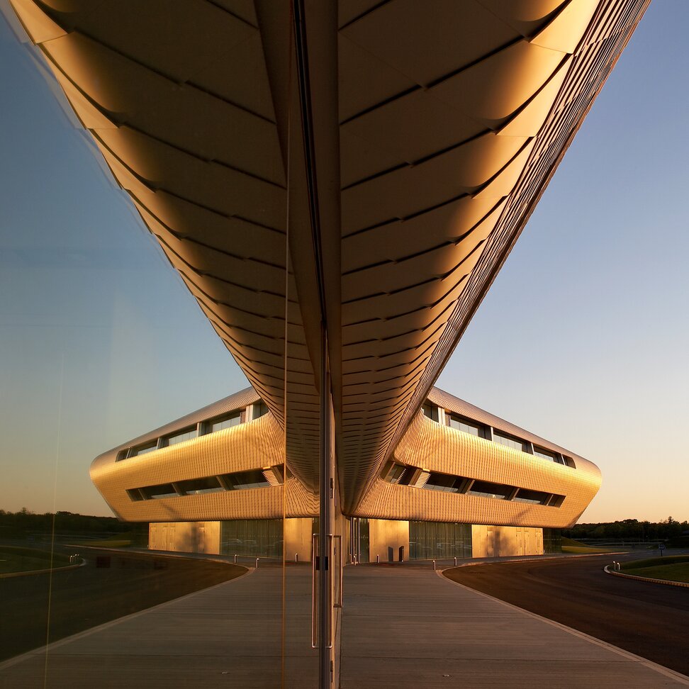 "Farnborough Airport"; exciting aluminum facade design