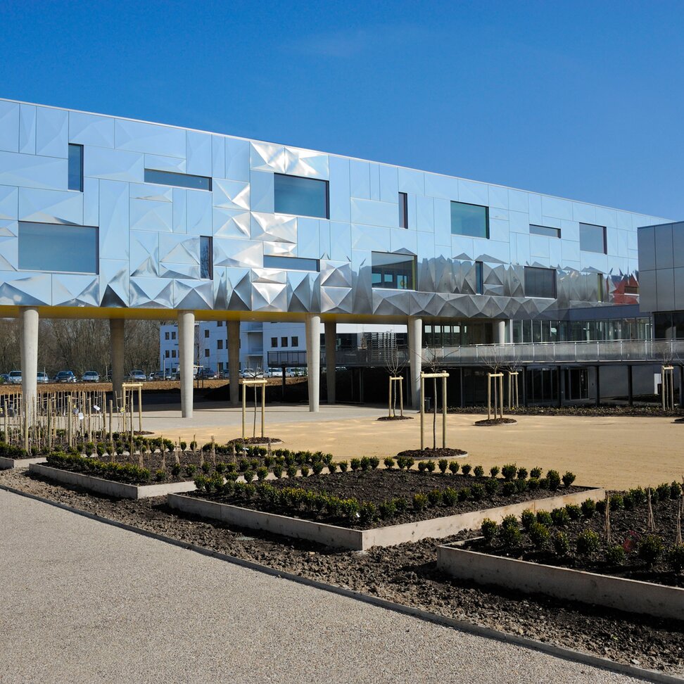 "Hotelfachschule Lycée"; POHL Europanel stainless steel & steel system