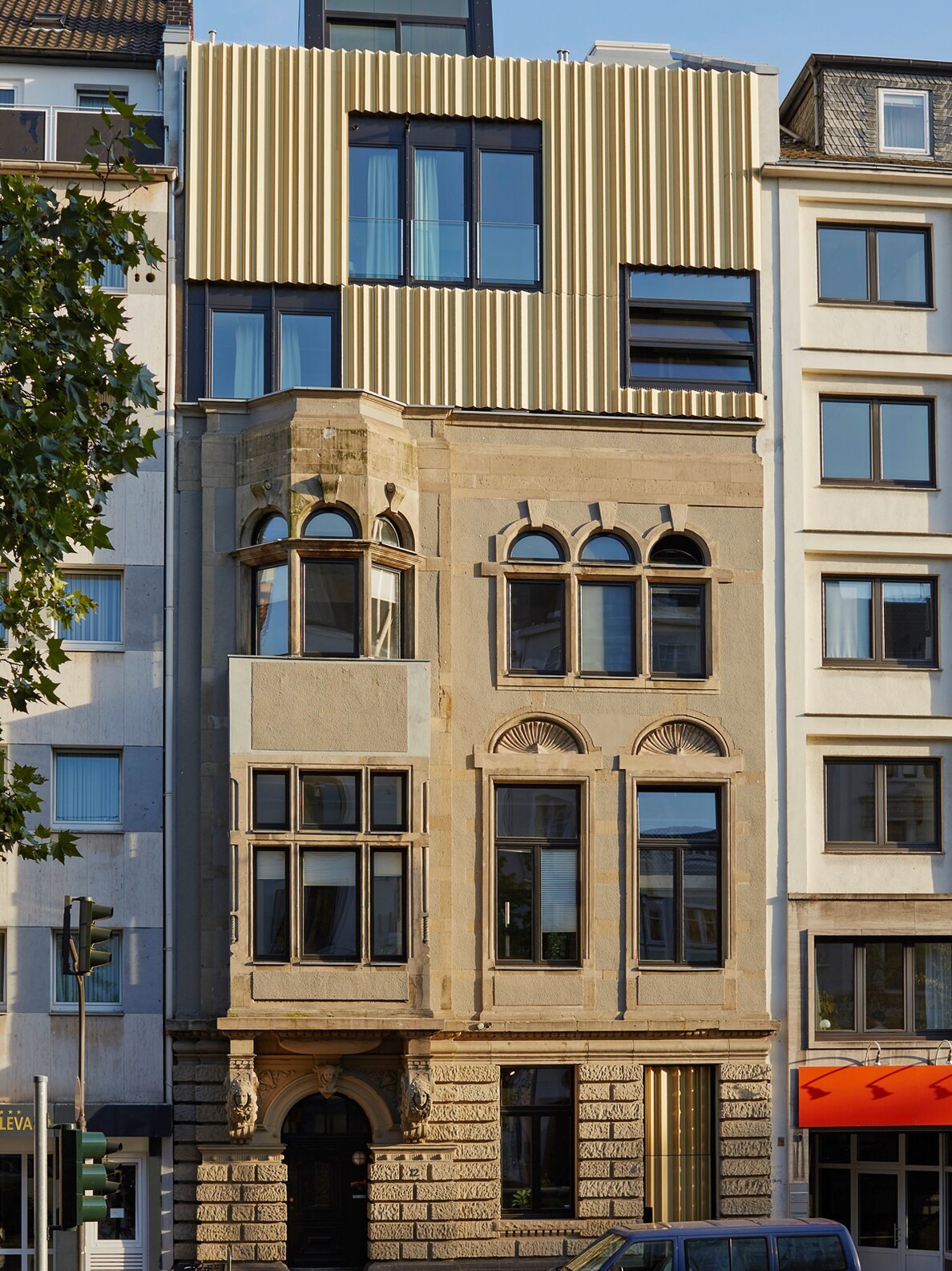 "Hansaring 12"; Custom-made facade by POHL Facades