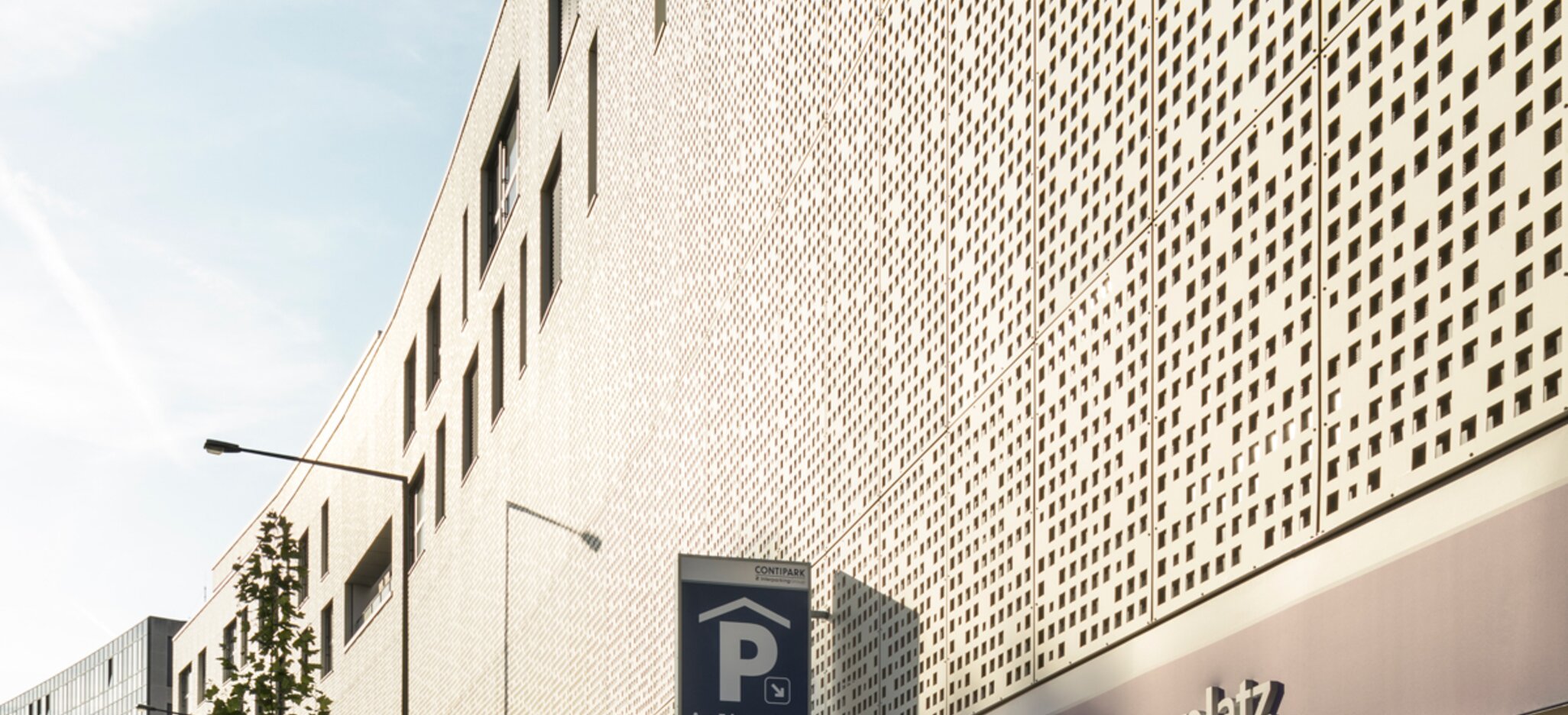project image, facade cladding"Magnus 31", aluminium, POHL Europanel, POHL BRONZE HAIRLINE Light
